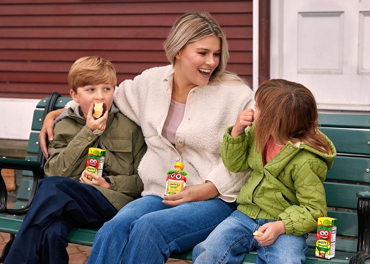 Mott's Juice & Applesauce background image