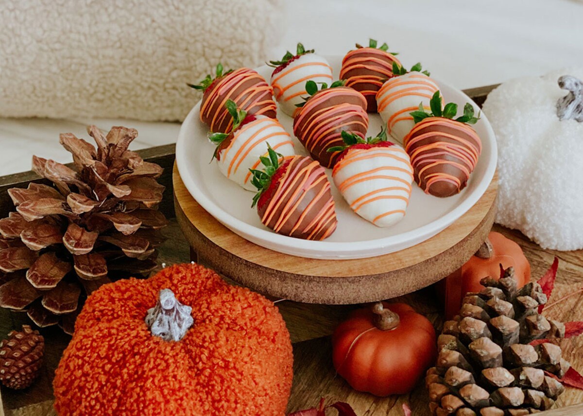Shari’s Berries background image