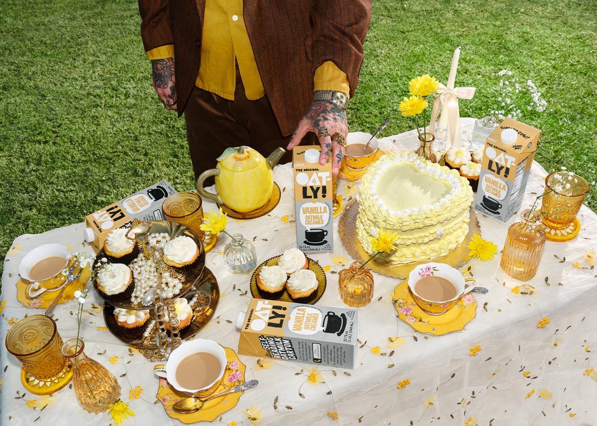 Oatly background image