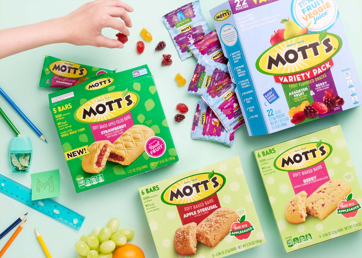 Mott's Fruit Snacks and Bars background image