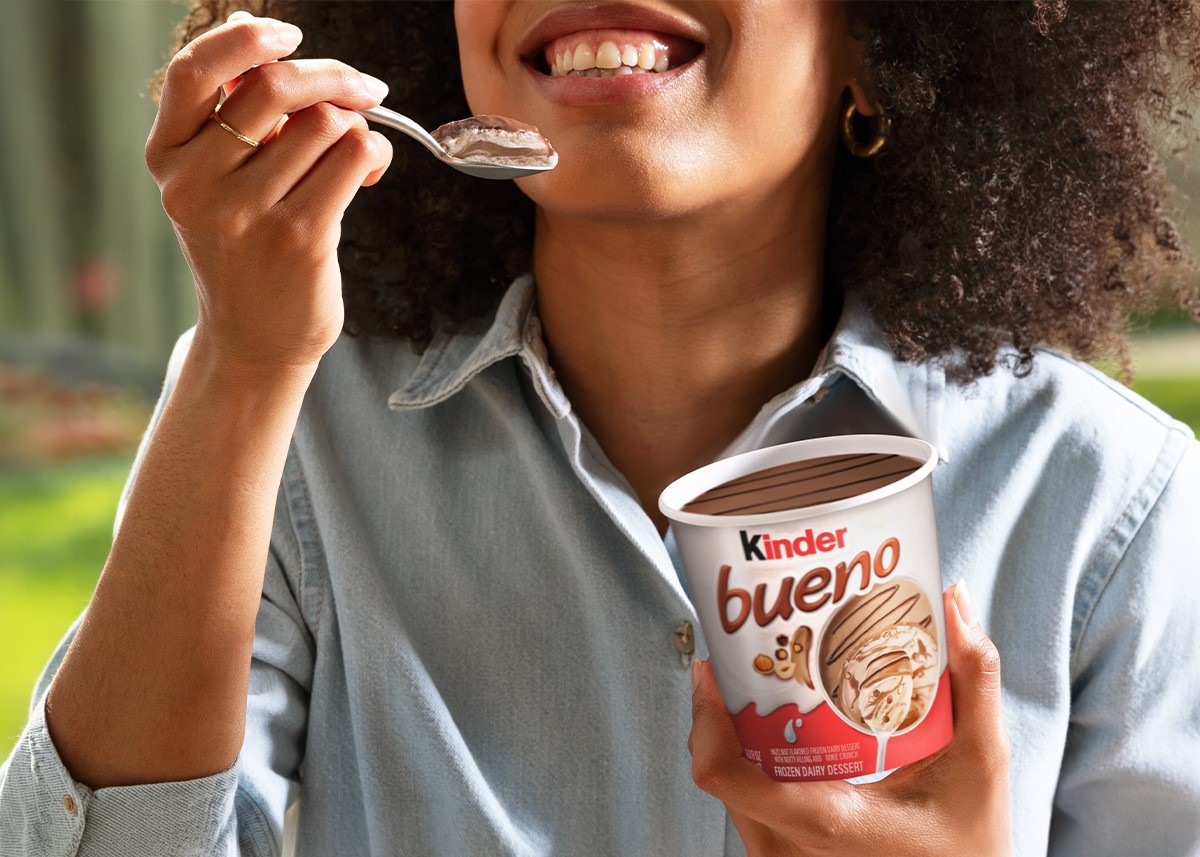 Kinder Bueno Ice Cream background image