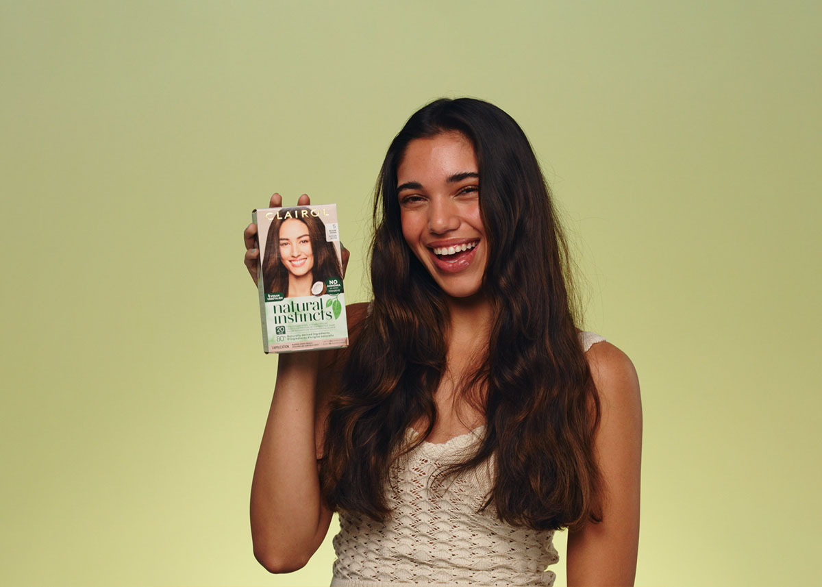 Clairol Natural Instincts background image